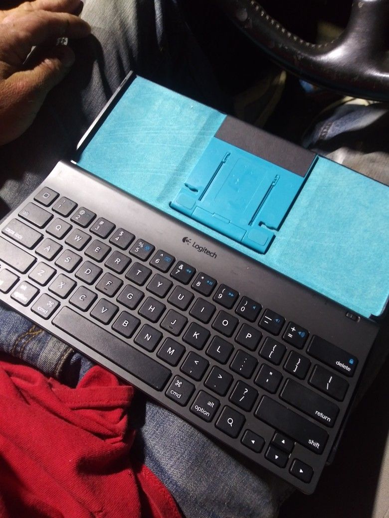 Wireless Bluetooth keyboard for Tablet