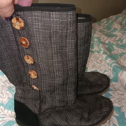 Absolutely Gorgeous Never Worn Women's UGG Size 8 Boots One Of A Kind