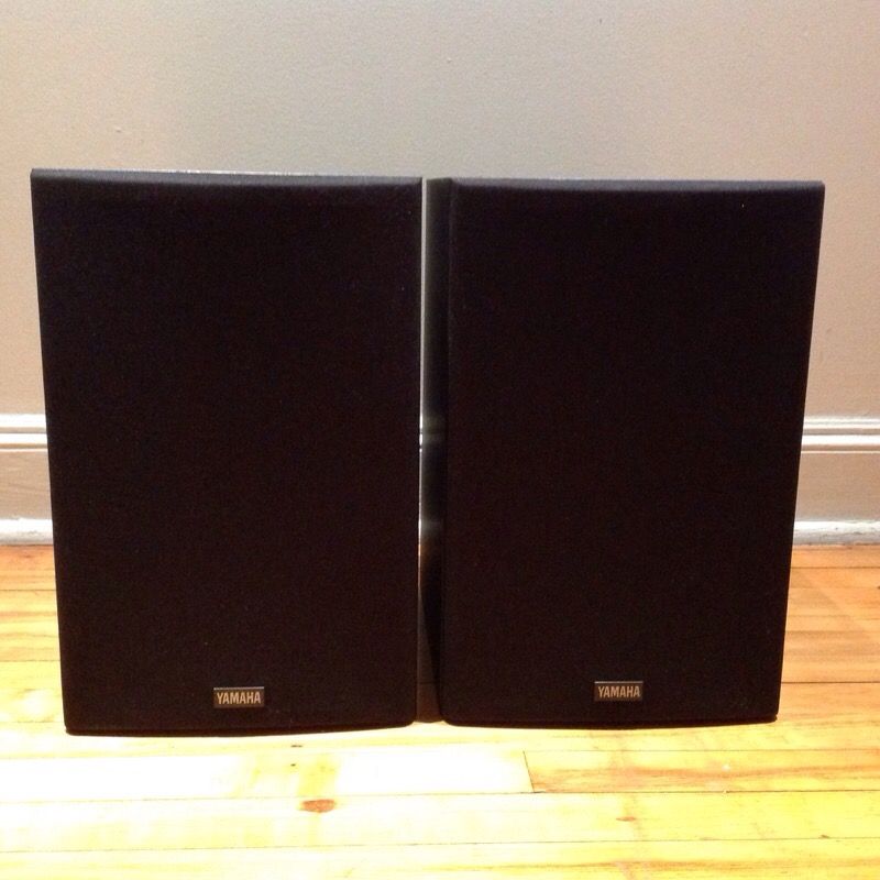 Yamaha NS-A637 bookshelf speakers