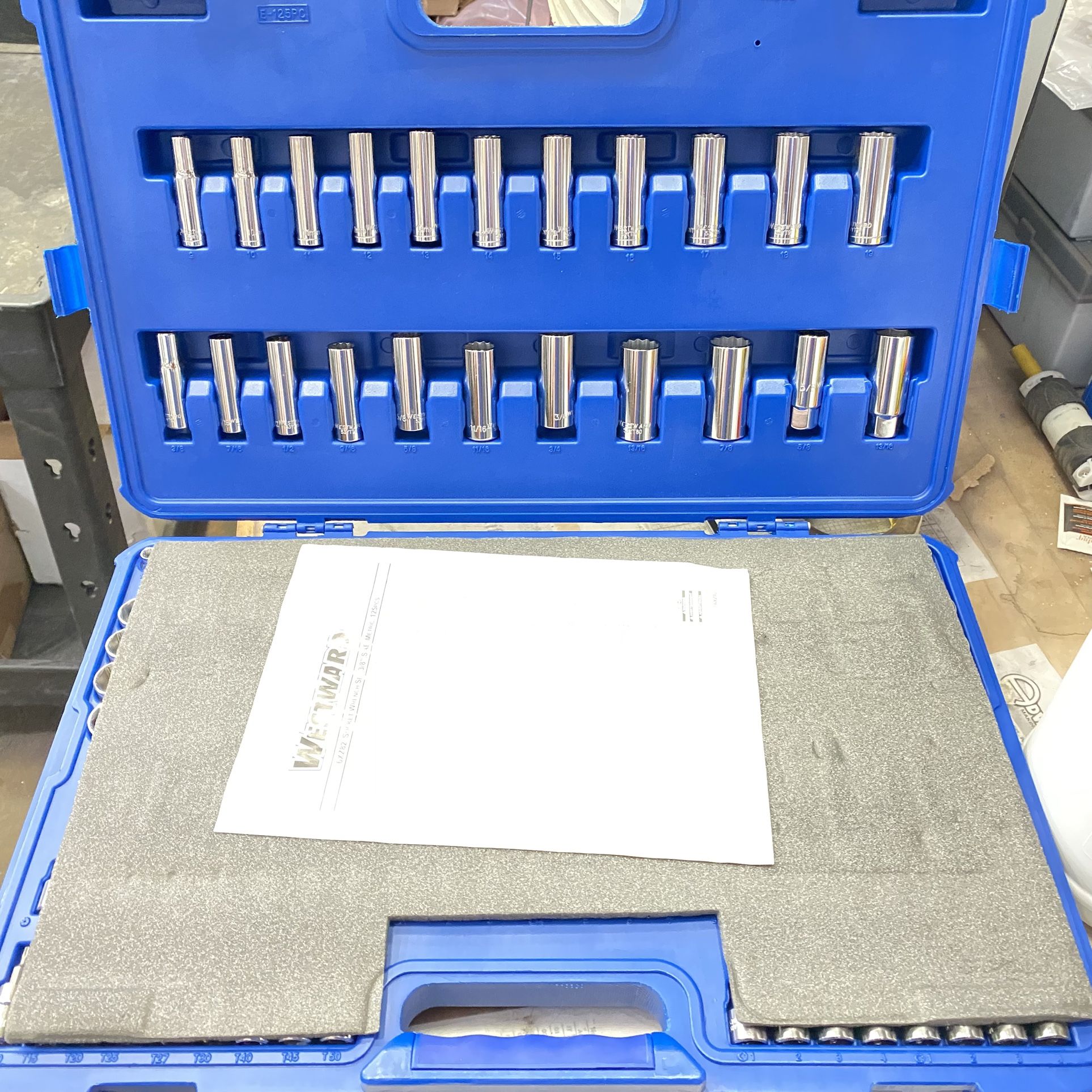 Westward 125pcs Socket Set And Magnetic Metal Parts Tray