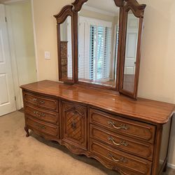 Thomasville French Provincial 9-Drawer Dresser with Tri-Fold Mirror
