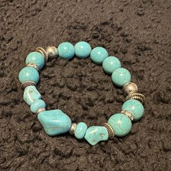 2 women’s bracelets 