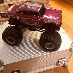 Rare Hot Wheels 1/24 Scale Avenger Garner’s Towing Monster Truck