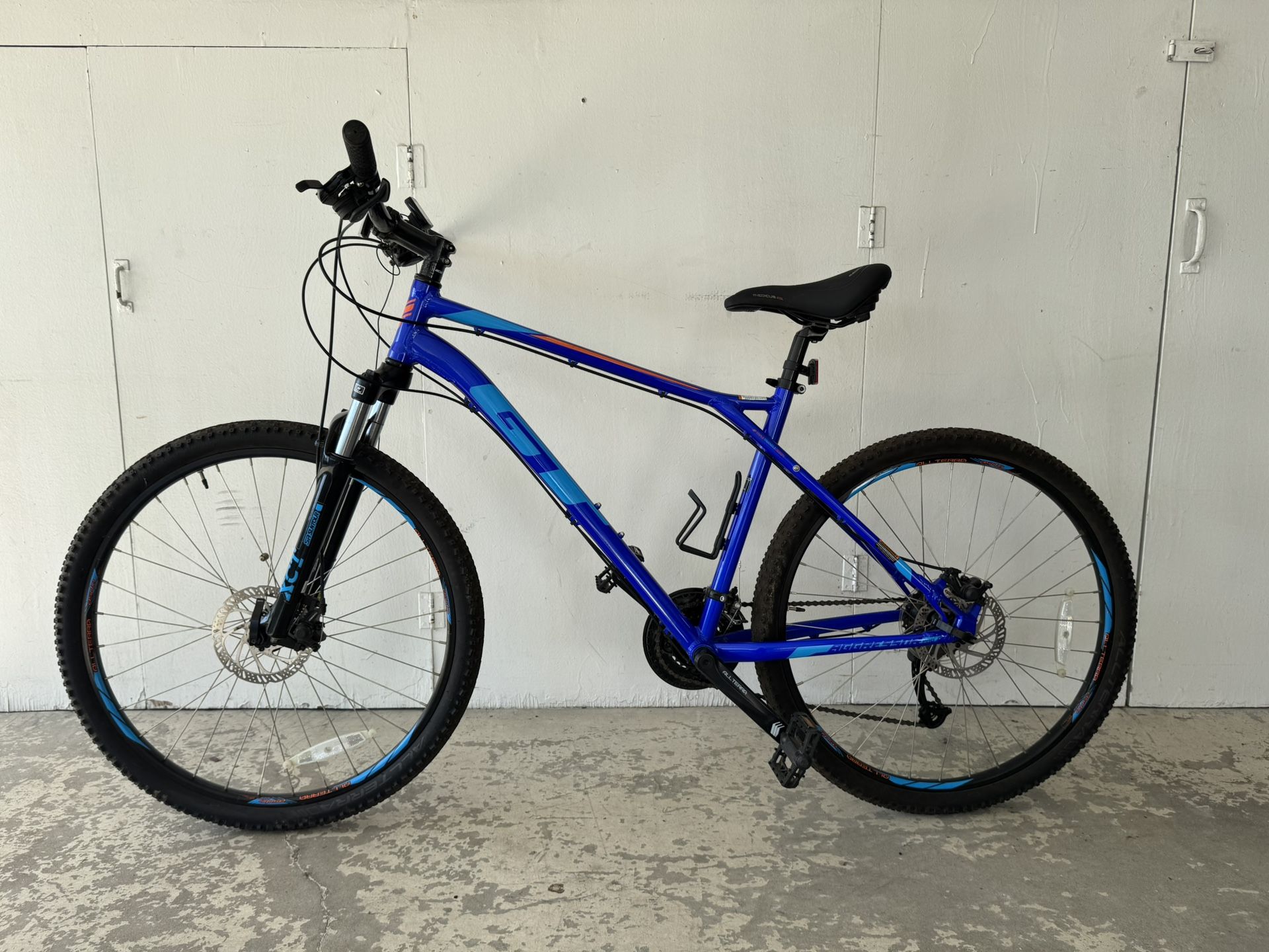 GT Aggressor Pro Mountain Bike Blue