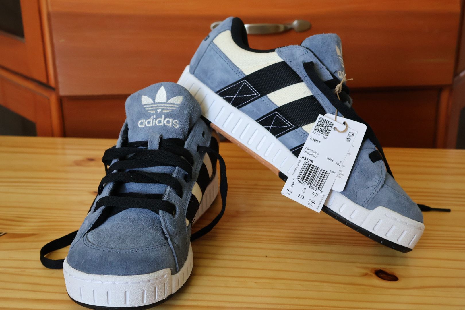adidas Originals suede sneakers LWST men's Color Blue JI3128 The Sneaker is all new but it doesn't have its box