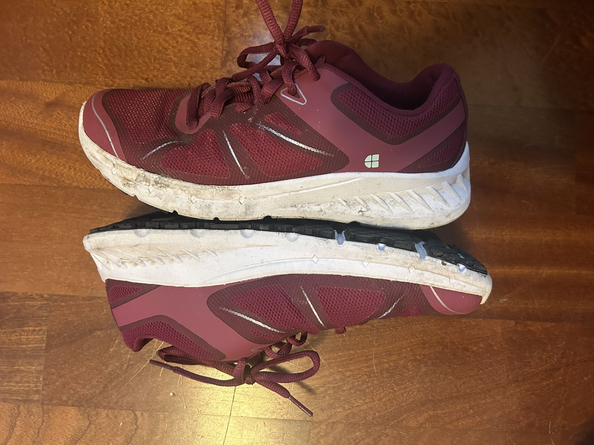 6.5 Non Slip Shoes Burgundy