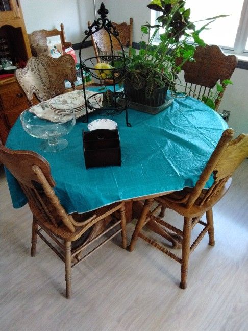 Dining Room Set With Hutch