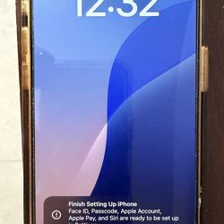 Unlocked I Phone 15 pro 256 GB  white  color  in a very good condition no scratch no crack .like new