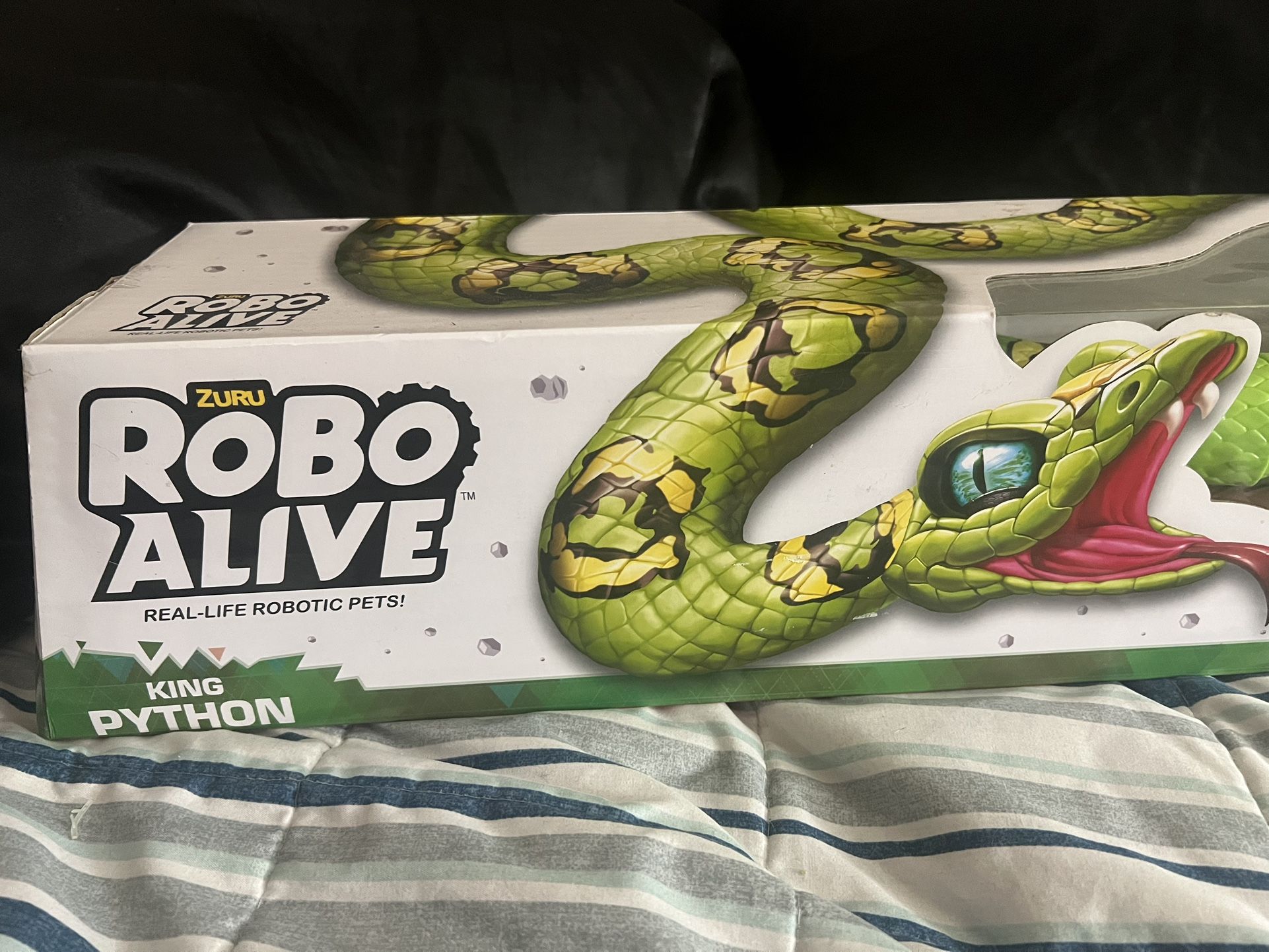 RoboAlive King Python
