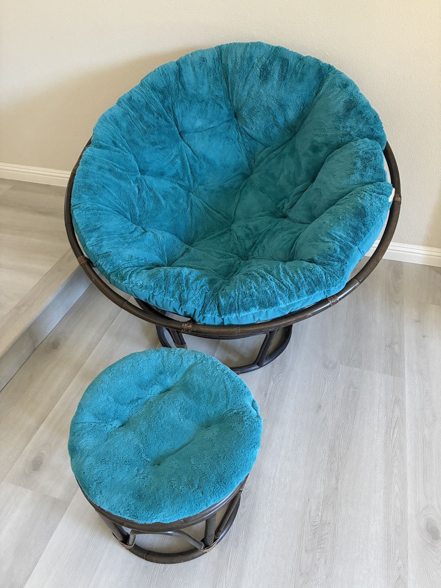 Papasan Chair with Ottoman