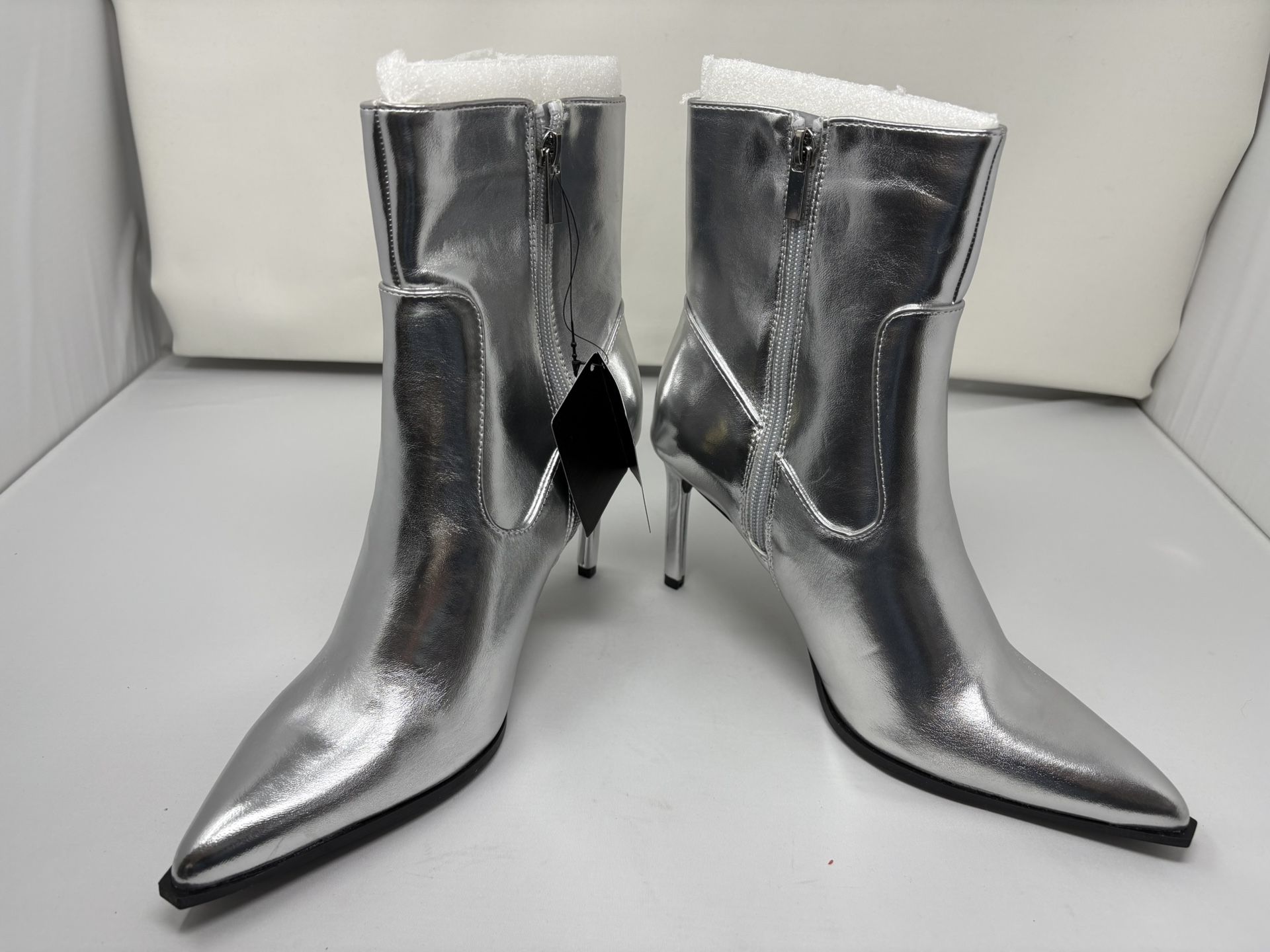 FOREVER 21 Metallic Silver Pointed Toe Stiletto Heel Ankle Boot Sz 8 NWT