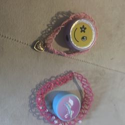 2 Sharpers,2 necklaces/cokers