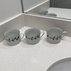 Vintage Gibson Holy christmas mugs-set of 3
