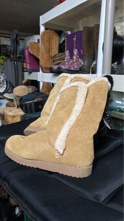 Boots size 9