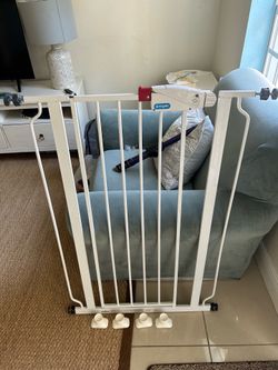 Regalo Child Safety Gate – White – Excellent Condition