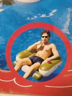 Water lounge with sunshade