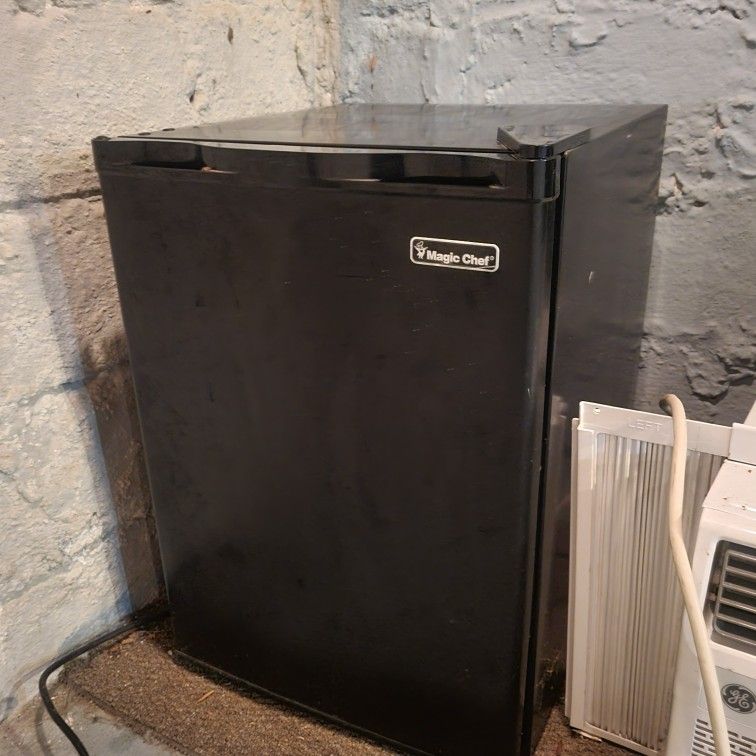 Magic. Chef Mini Refrigerator