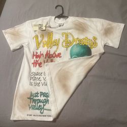 Vale Lives Valley Dreams Graphic T-Shirt