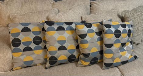 4 Dot Pillows FREE