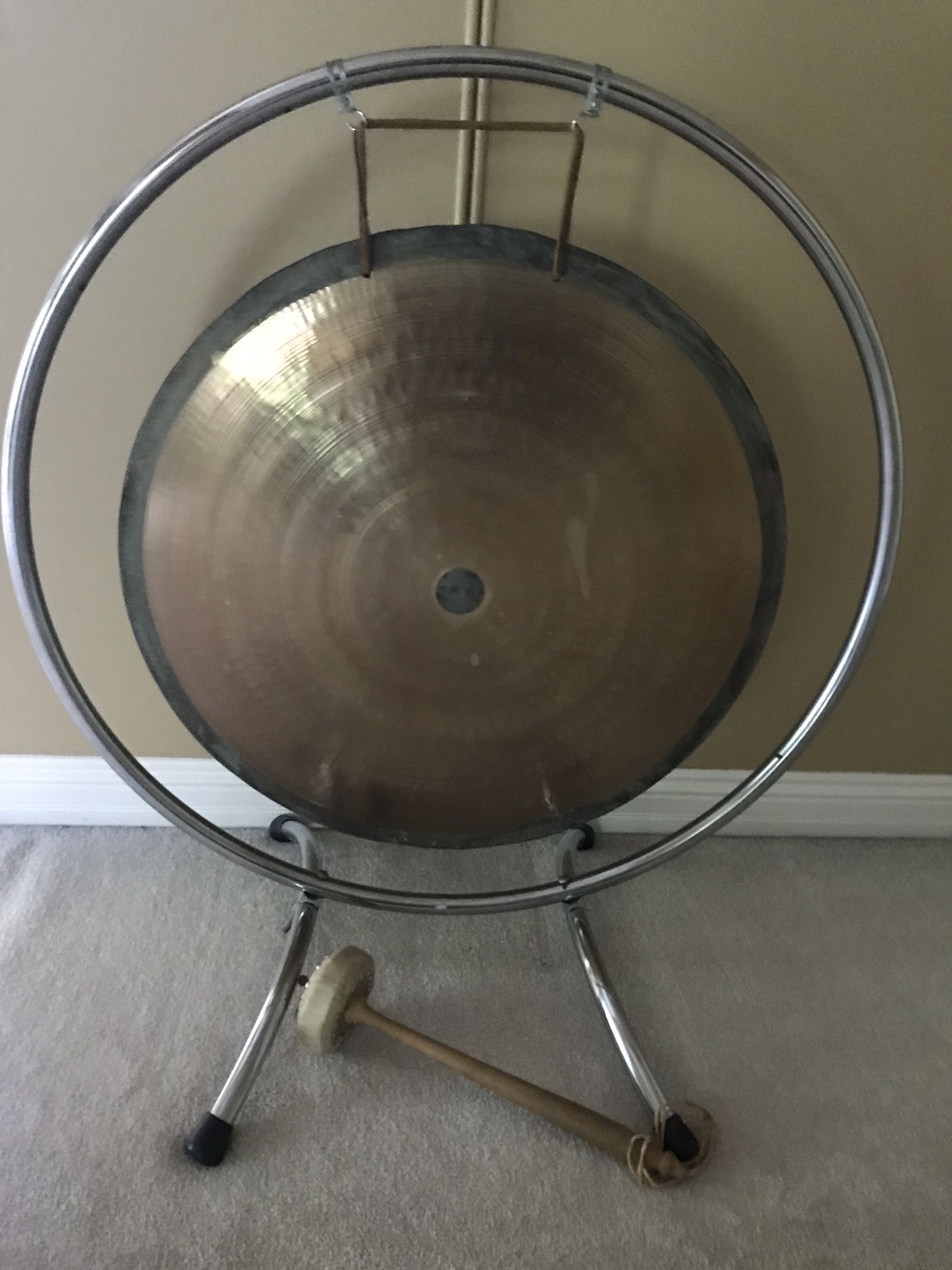 Vintage rare 28 inch Slingerland gong. 3/16th inch heavy gauge metal. With chrome stand and mallet included.