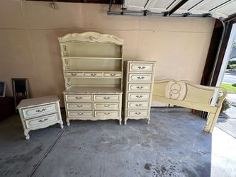 VINTAGE 4 piece French provincial queen bedroom set