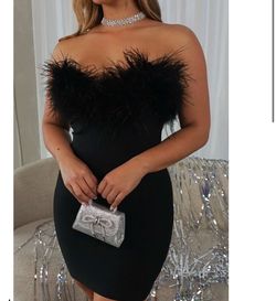OFF SHOULDER FEATHER STRAPLESS MINI DRESS