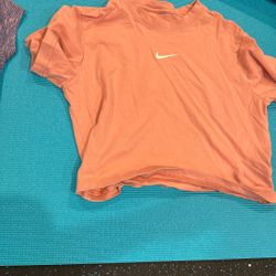 Nike crop top good condition