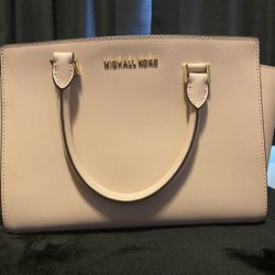 Michael Kors Blossom “light Pink” Leather PERFECT FOR VDAY!! for Sale in WA - OfferUp