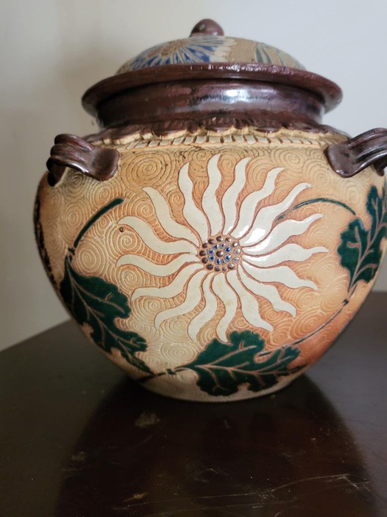 Pottery Bowl With Lid