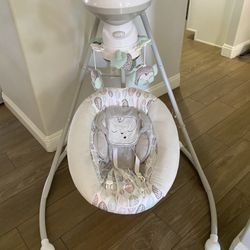 Fisher price Snugapuppy  swing 