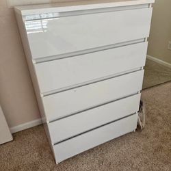 Nice White Dresser ⚪️