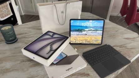 iPad Air 13 Inch+ Logitech keyboard