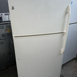 GE Refrigerator 