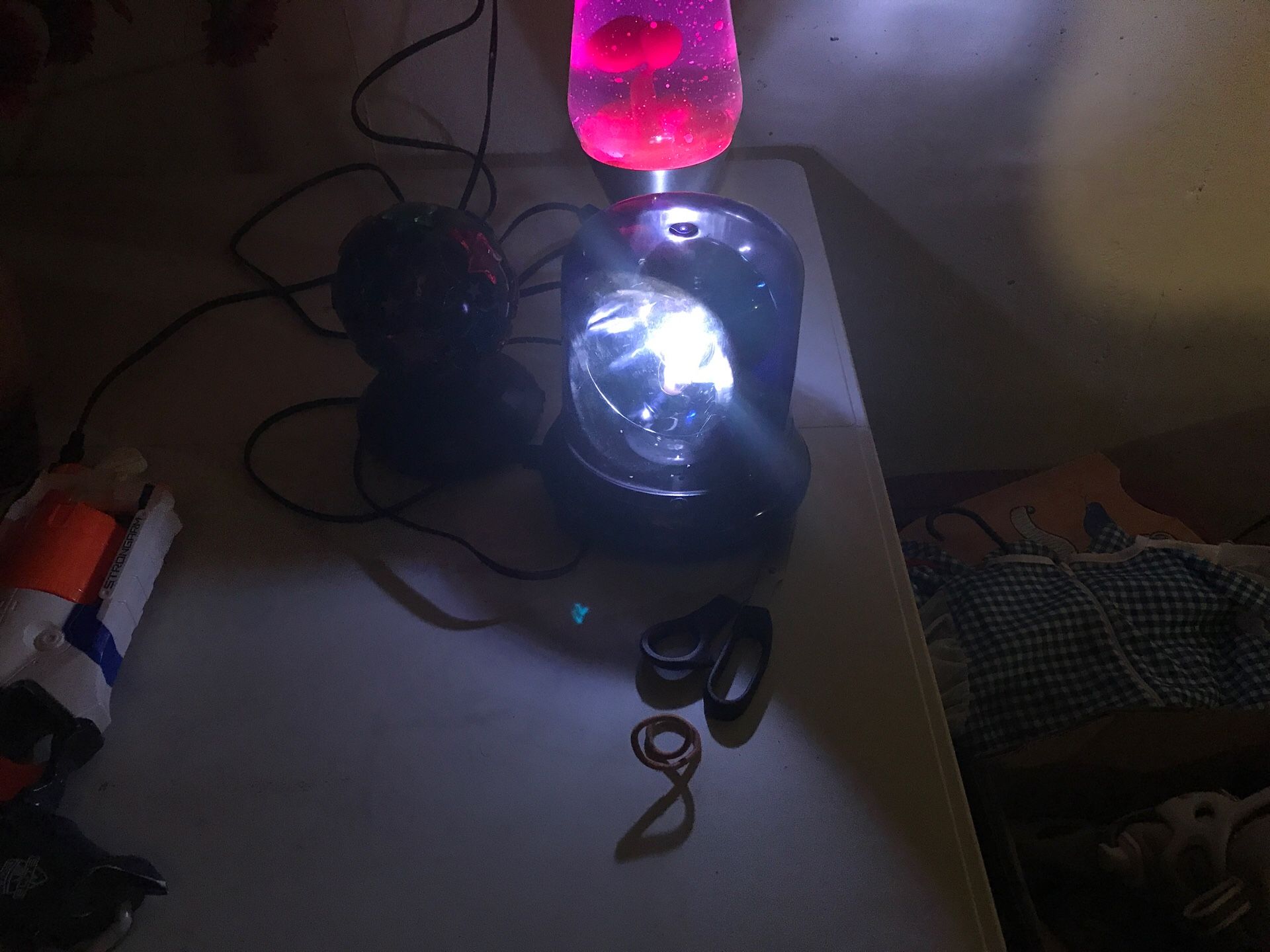 Rotating lights and lava lamp