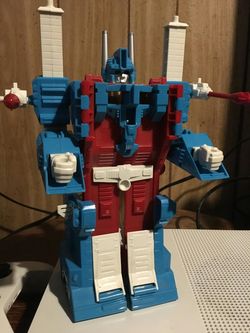 1984 Ultra Magnus, other figures included