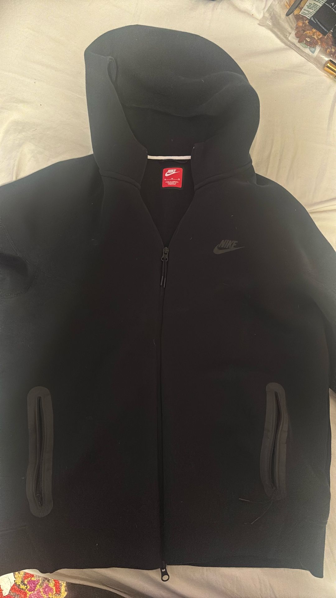 XL Nike Tech