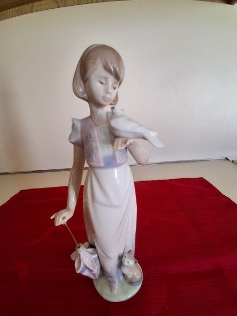 LLadro Porcelain Figurine N.7611