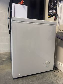 Selling deep freezer -Frigidaire