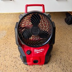 Milwaukee M18 18-Volt Lithium-Ion Brushless Cordless PACKOUT Jobsite Fan (Tool-Only)