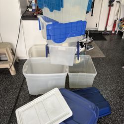 $5 or ALL FOR $20–  6 PLASTIC CONTAINERS WITH LIDS AND SELF CLOSE LIDS