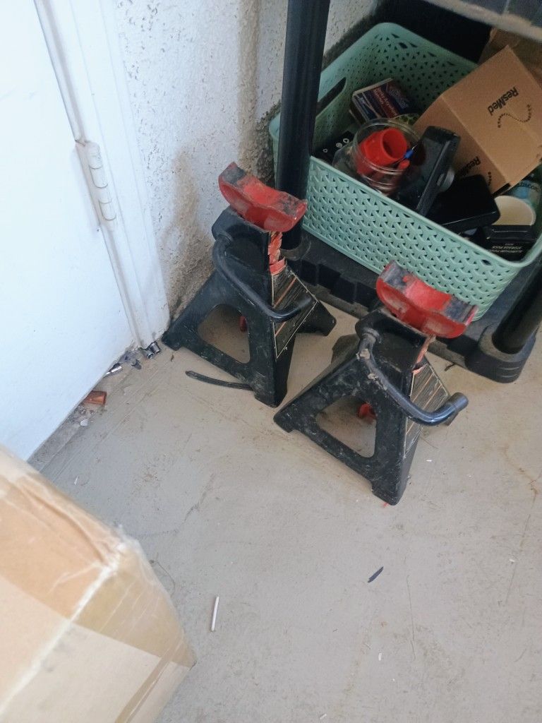 Floor Jacks 