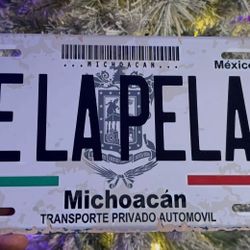 Me La Pelas Car Decor