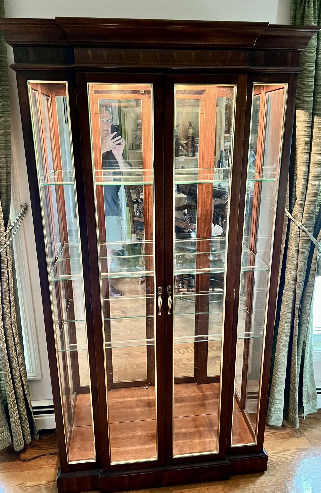 Curio Cabinet / Hutch