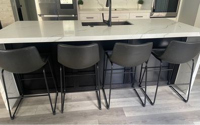 Set of 4 Black Counter Height Bar Stools – $60