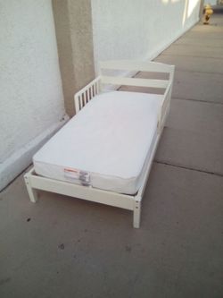 toddler bed with mattress pickup 2-11 pm rainbow/Charleston cash only read description