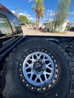 GMC sierra wheels and tires 17” with 35”