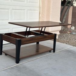 Coffee Table - Top Lifts Up