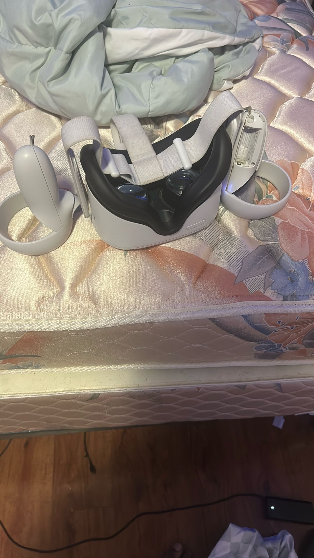 Quest 2 128 GB With Project Demigod, And Dungeons Of Eternity.