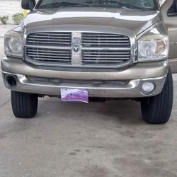 08 dodge ram 1500 4x4 130,234 miles with 4.7 V8 all power a/c blows  cool need a charge.4 inch exhaust with flow master cloth interior 20 inch wheels 