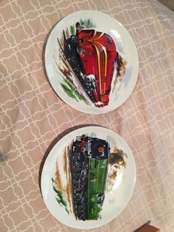 Train plates decor items